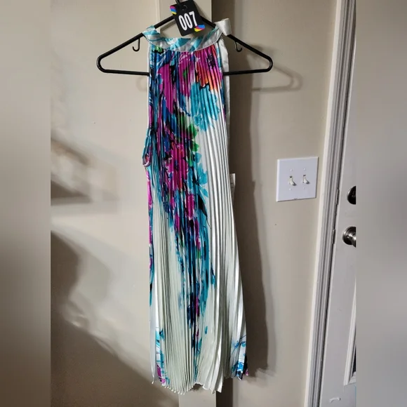 Floral Sleeveless Dress - Picture 4 of 6